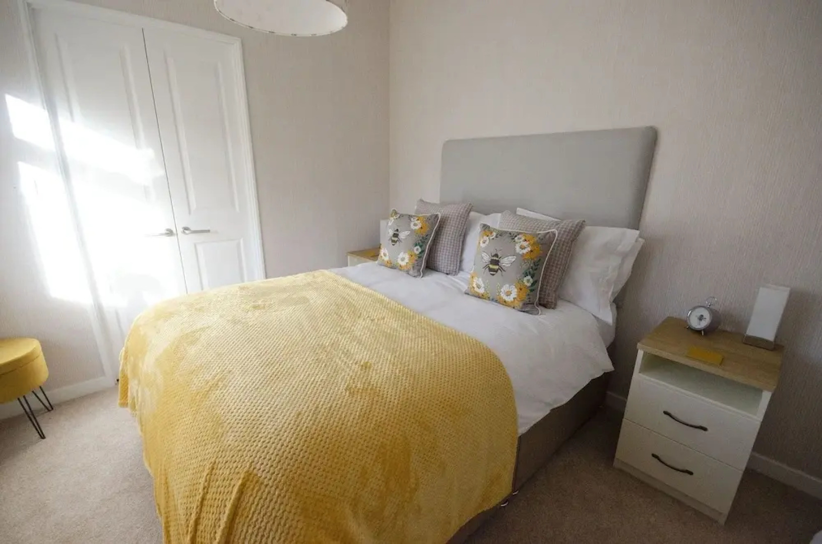 Hollicarrs - Bumblebee Lodge