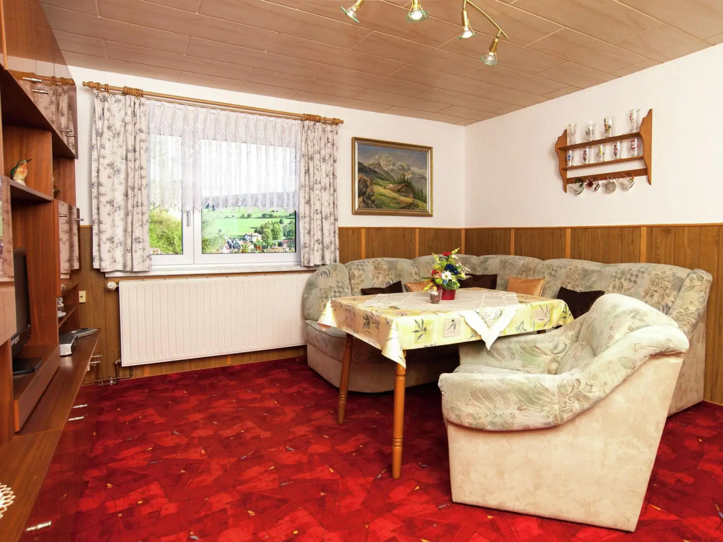 Quiet Cottage Near Trails