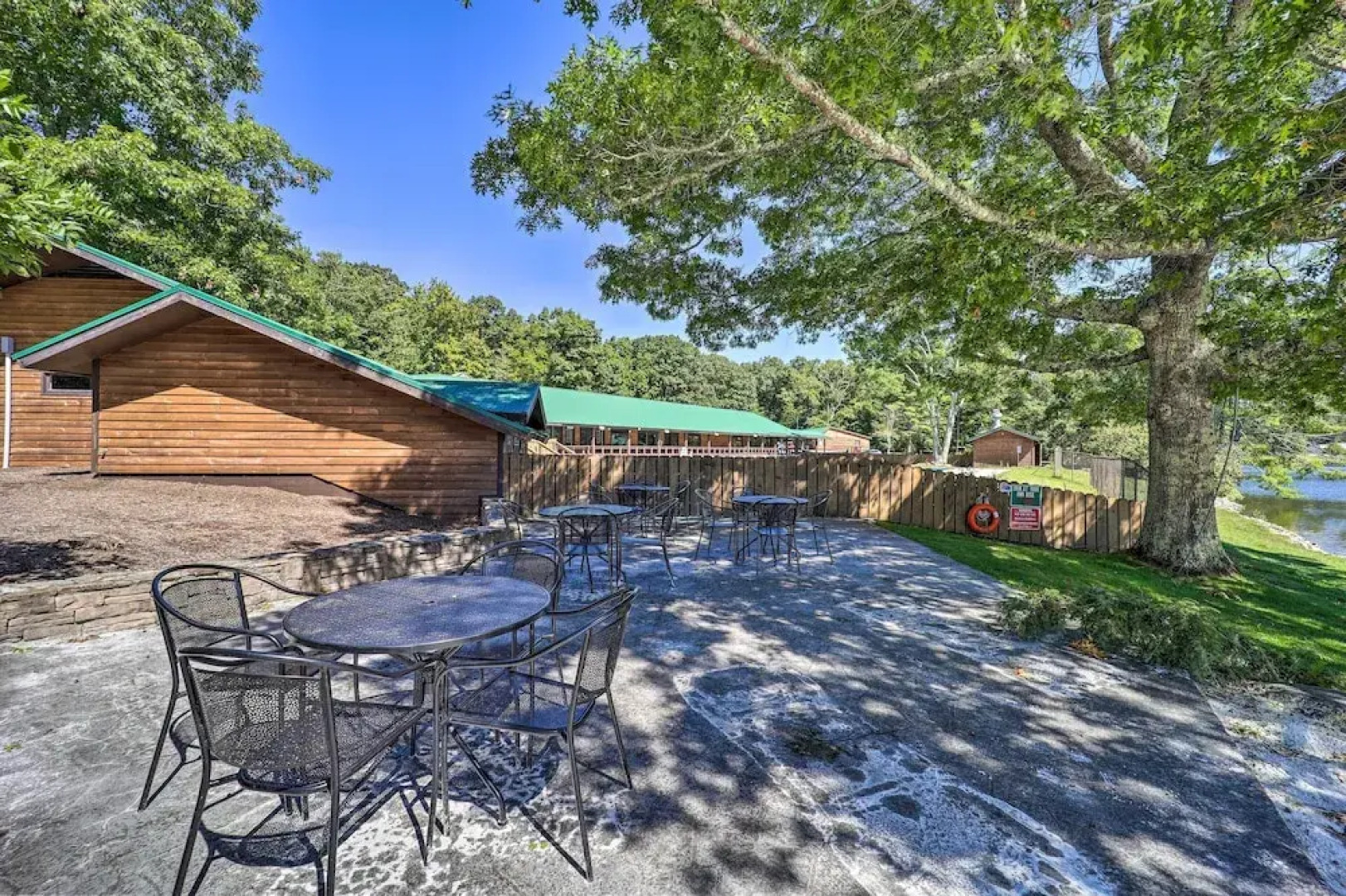 Lake & Pool Access: Spacious Home in Newland