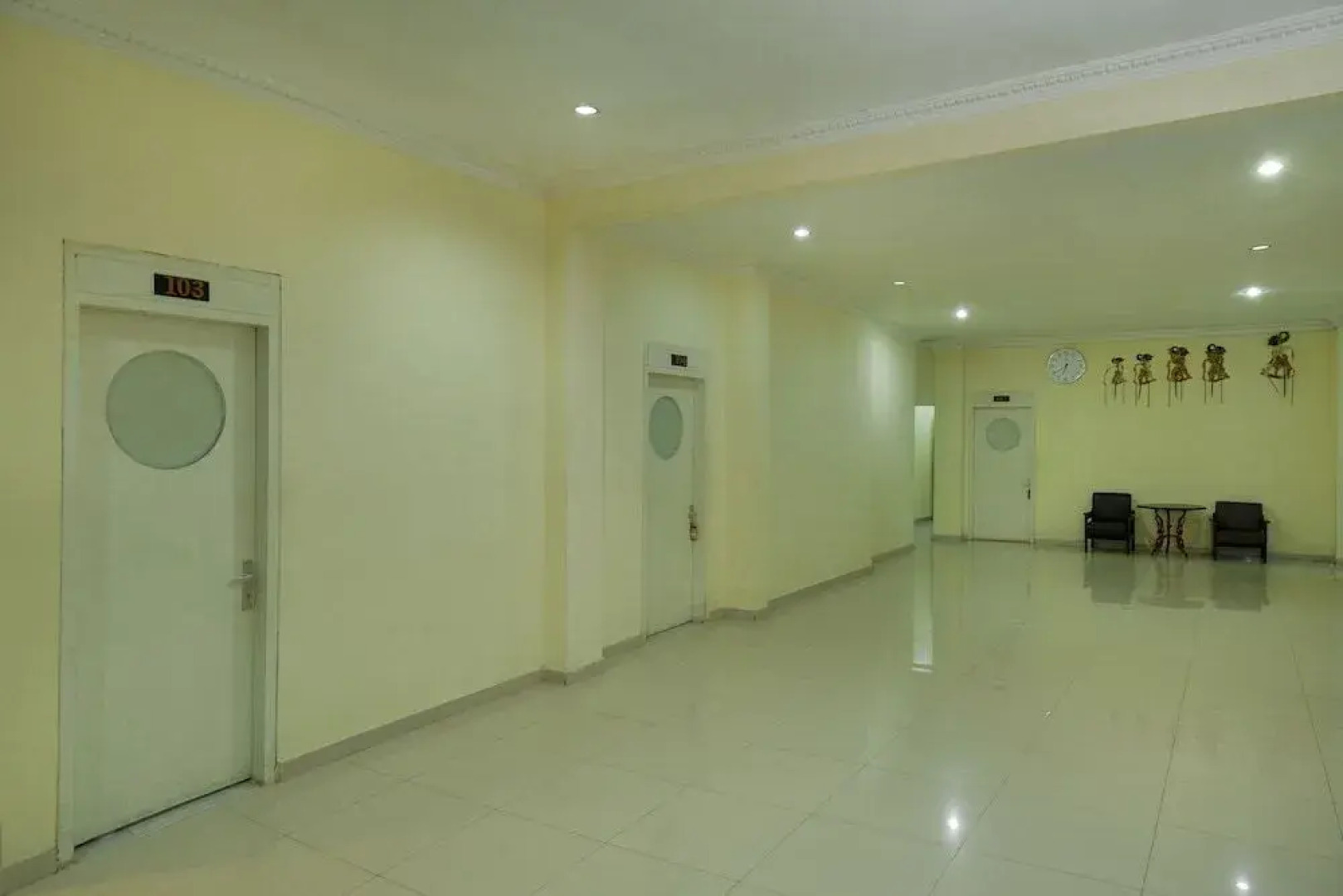 OYO 561 Hotel Citra Indah Near RS Ludira Husada Tama