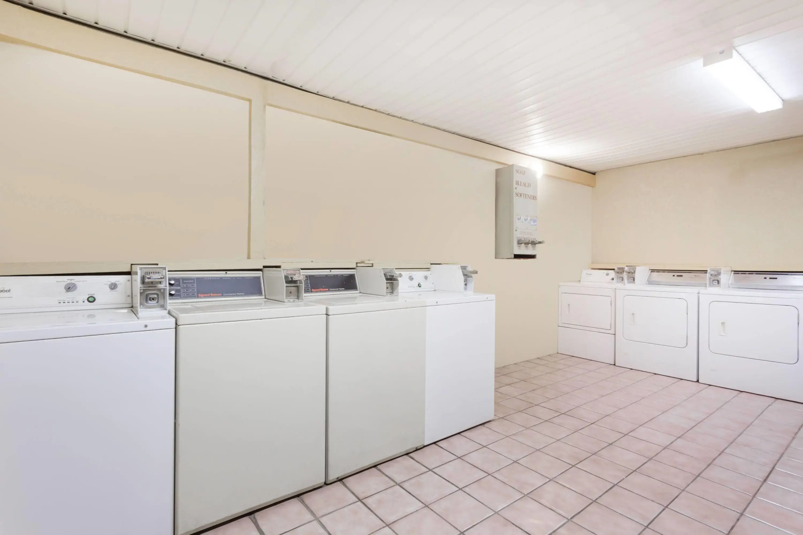 Days Inn by Wyndham Byron