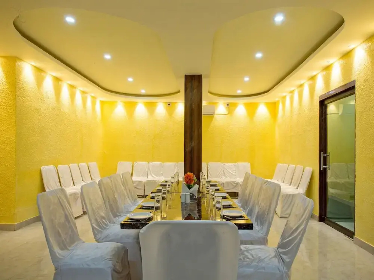 Hotel Mona Palace By OYO Rooms