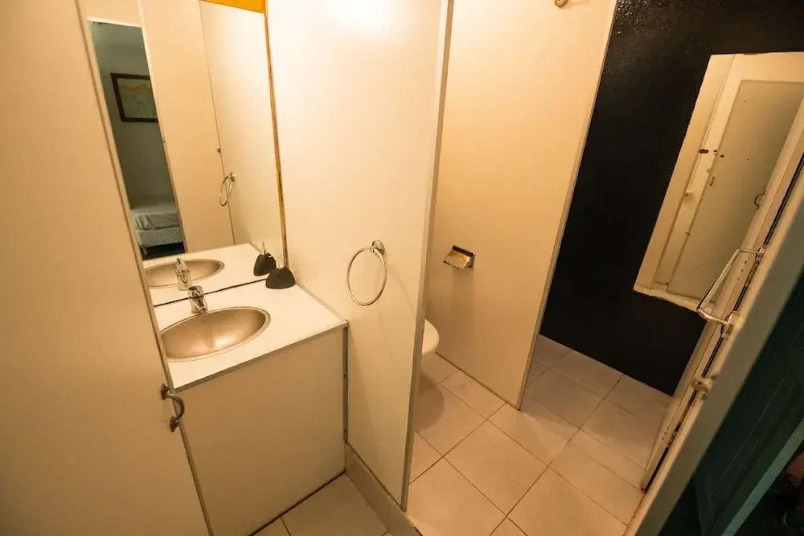 Mundaka Hostel y Bar - Adults Only