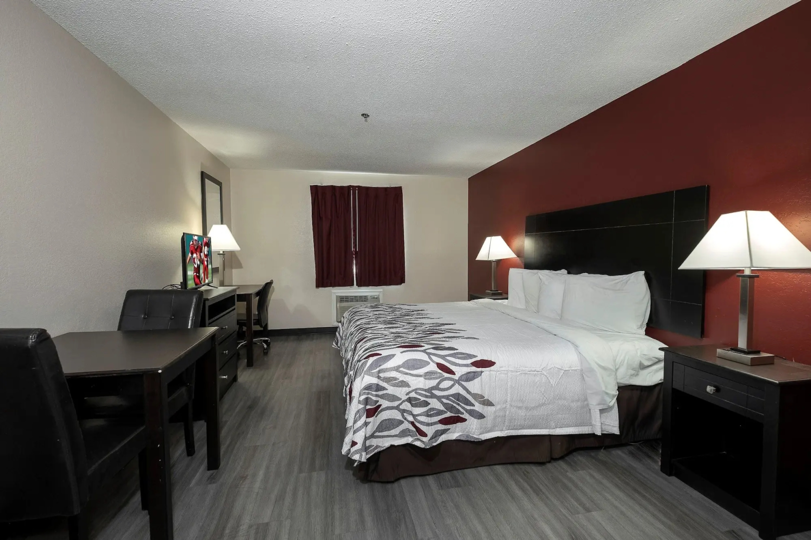 Red Roof Inn & Suites Pensacola - NAS Corry