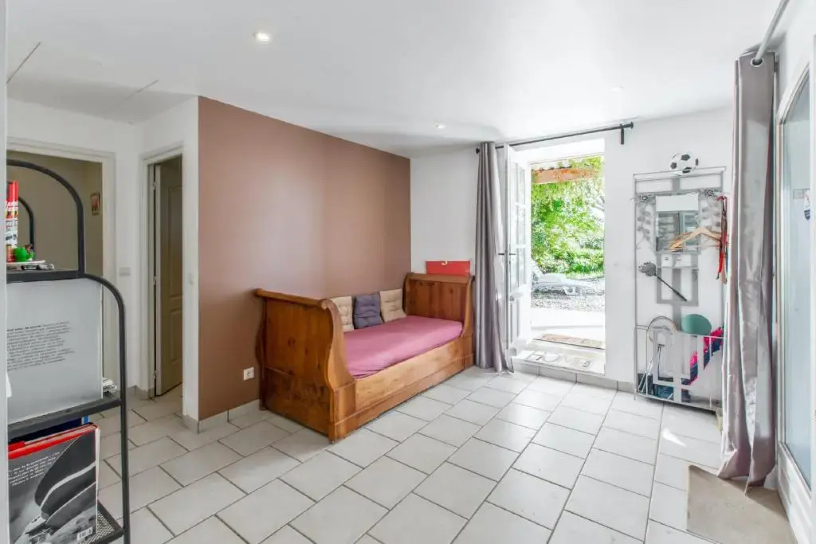 Maison de 3 chambres avec jardin clos et wifi a Assay