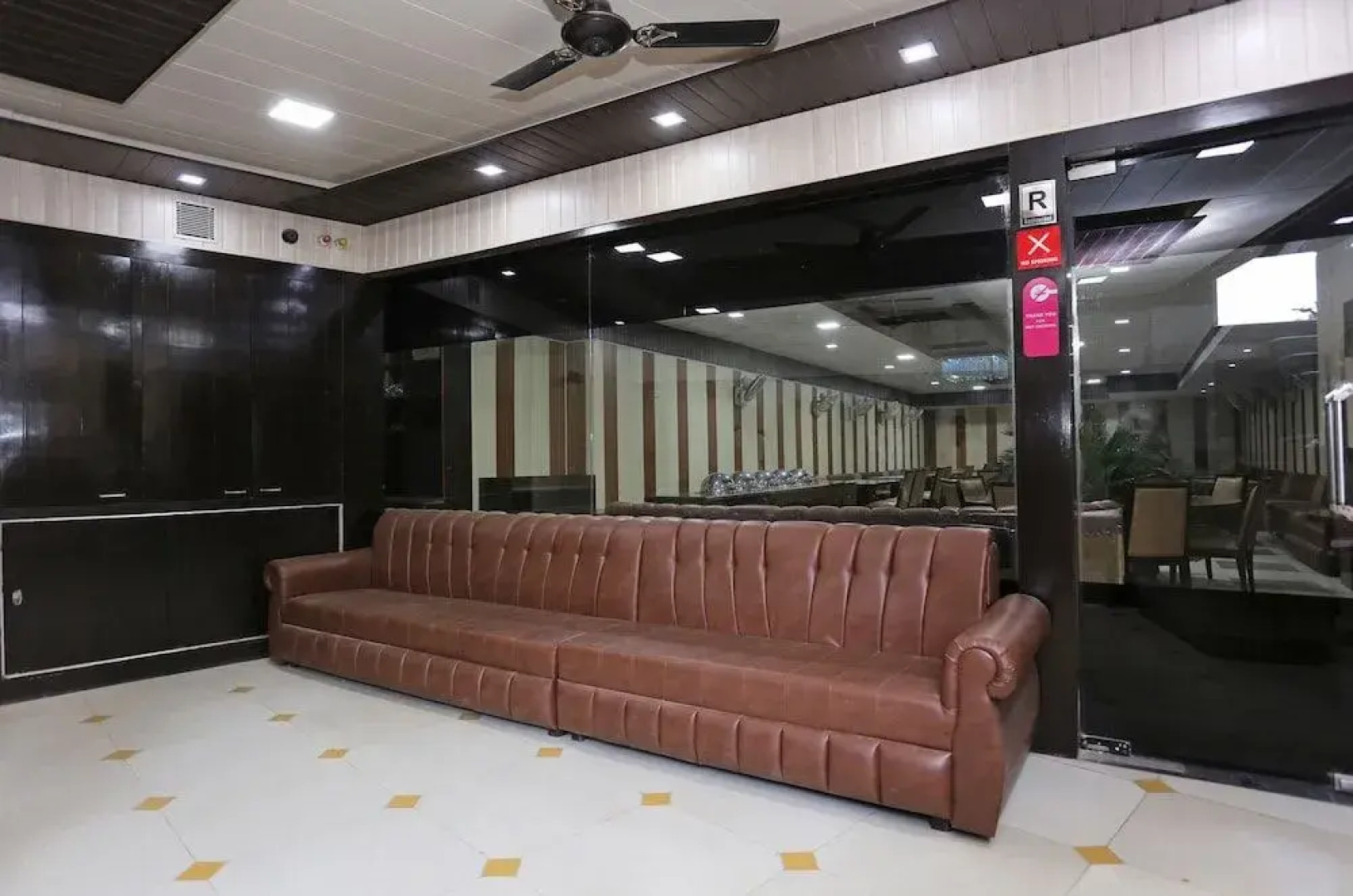 OYO 4926 Hotel Le central