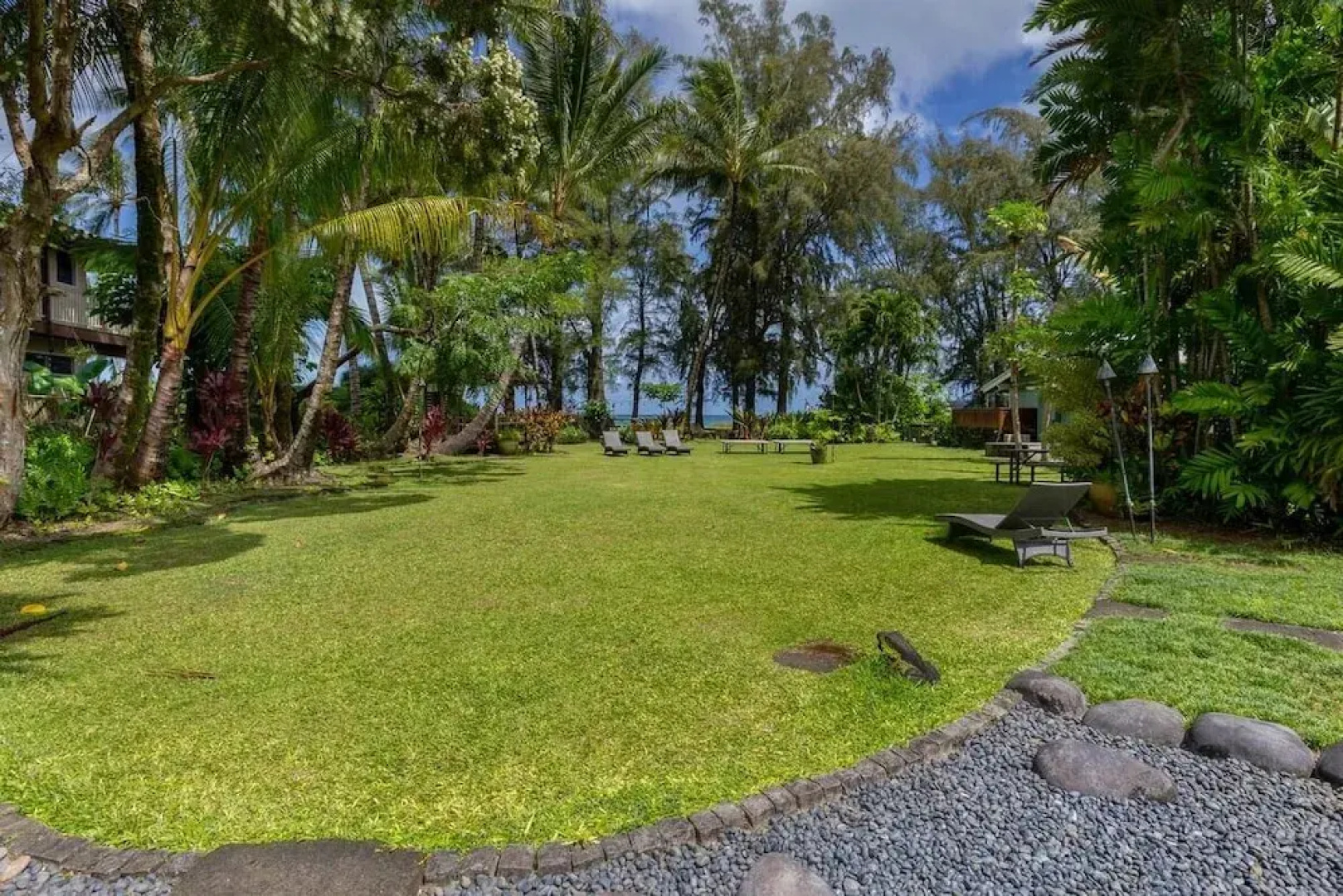 Hale Maluhia Hanalei 1 Bedroom Home by RedAwning