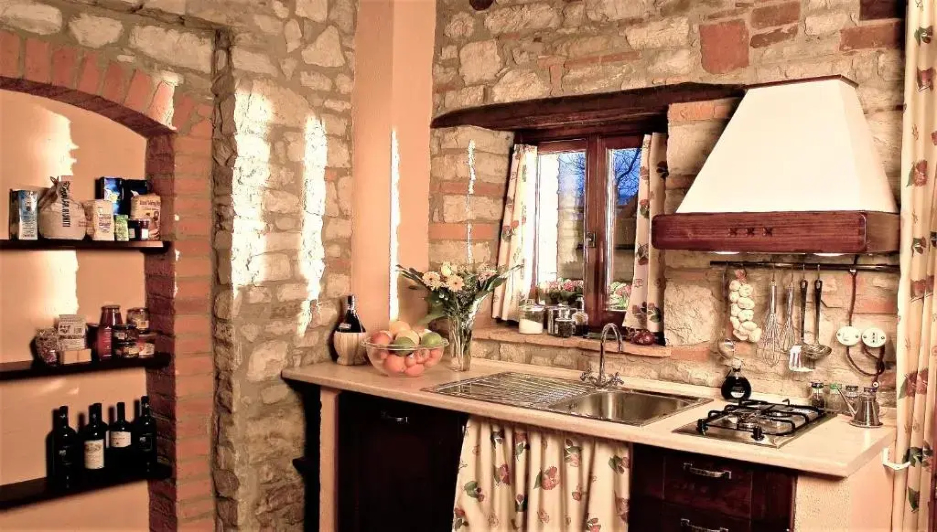 Umbrian Farmhouse Retreat With Private Pool and Garden