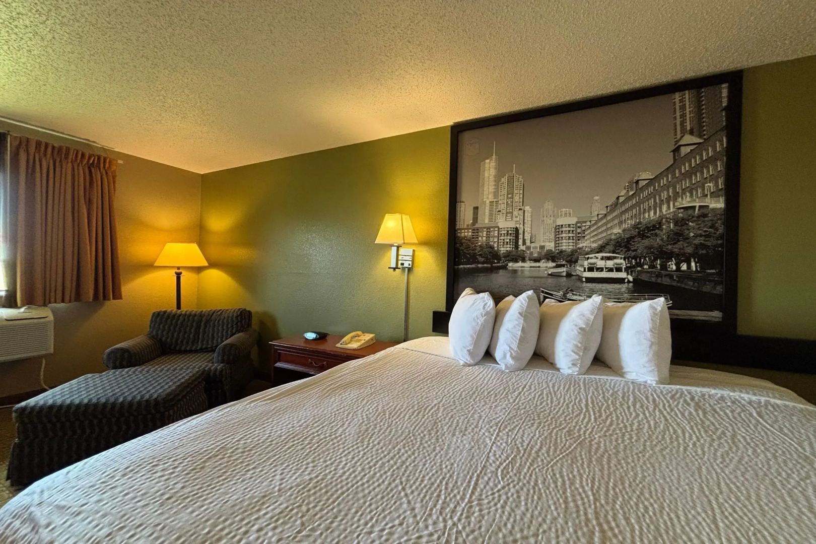 Super 8 by Wyndham Pontiac