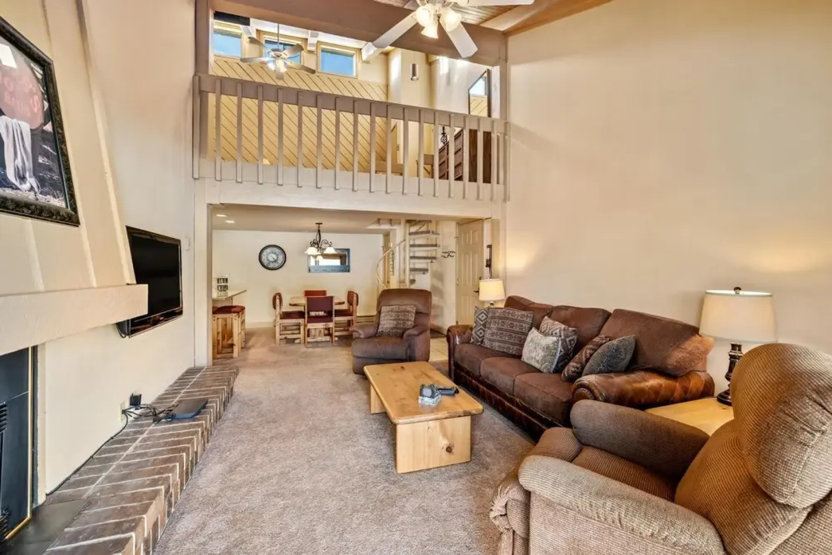 2 Level Unit w/ Pool Hot Tubs Private Deck