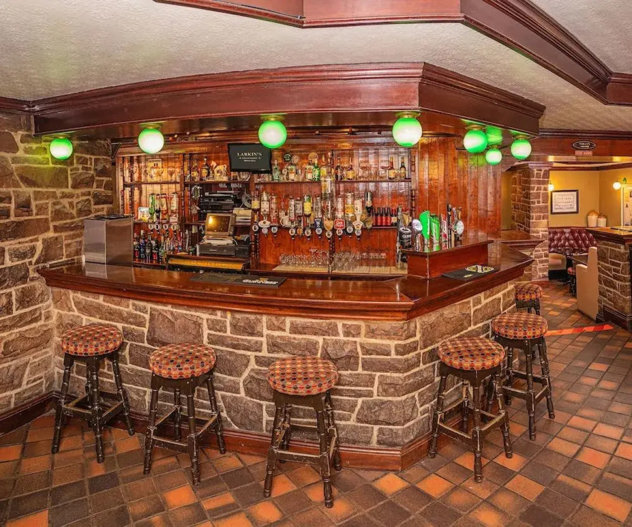 Larkin's Pub, Restaurant, and B&B