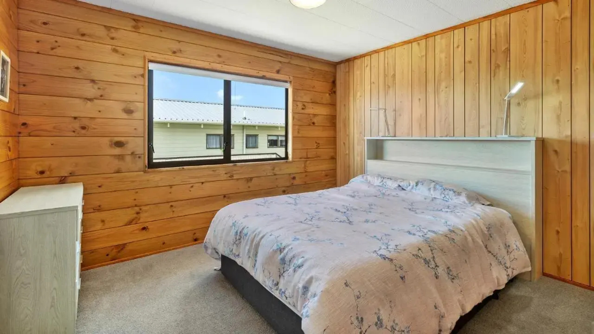 Jade Parrot - Snells Beach Holiday Home