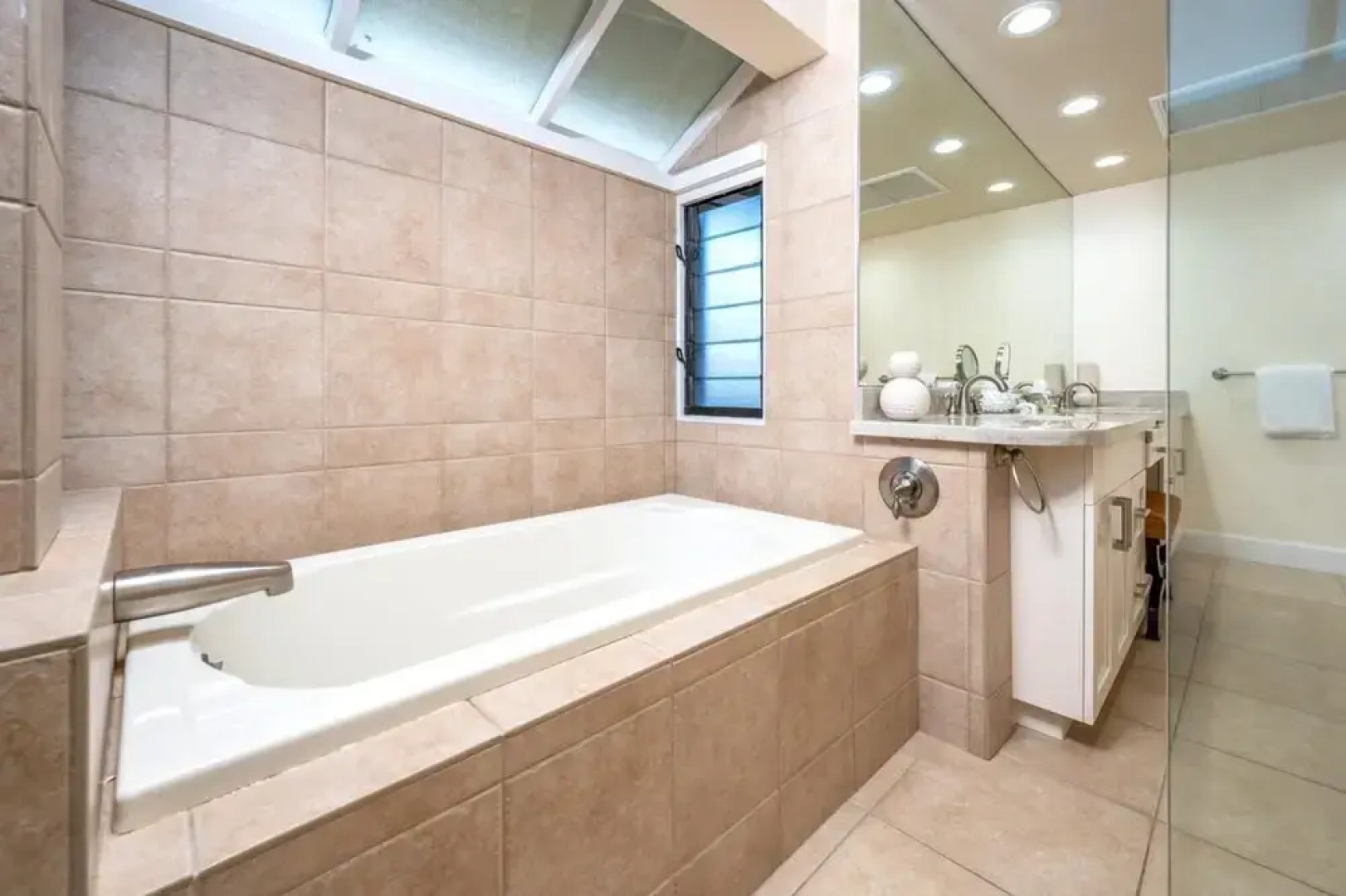 K B M Resorts- Kbv-37b3 Remodeled 2Bd Villa, Ocean Views, 3 Balconies, on Coastal Trail!