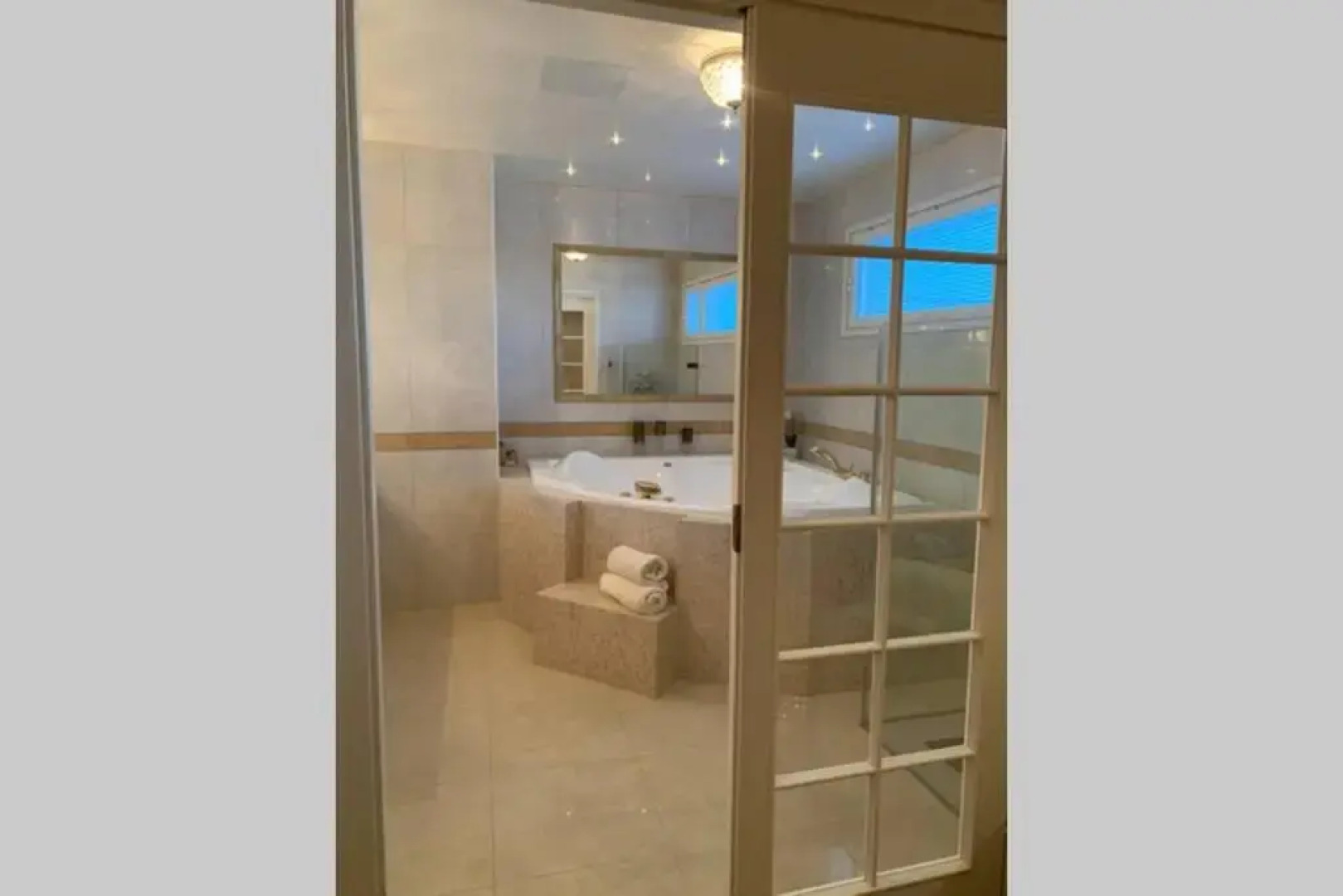 DOWNTOWN PENTHOUSE-SPA,sauna,3BR,seaview,free park