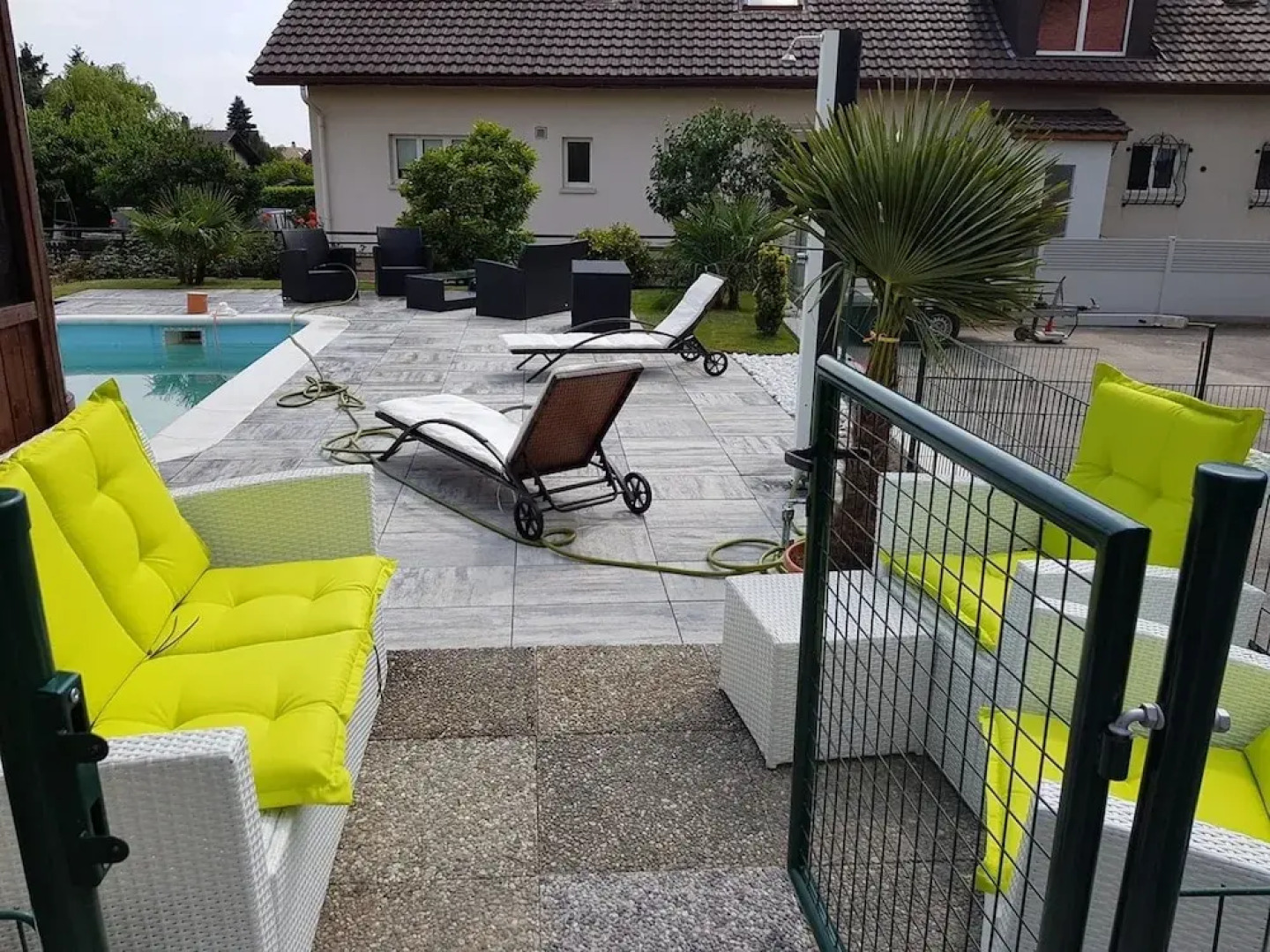 Studio in Bevaix, With Pool Access, Enclosed Garden and Wifi