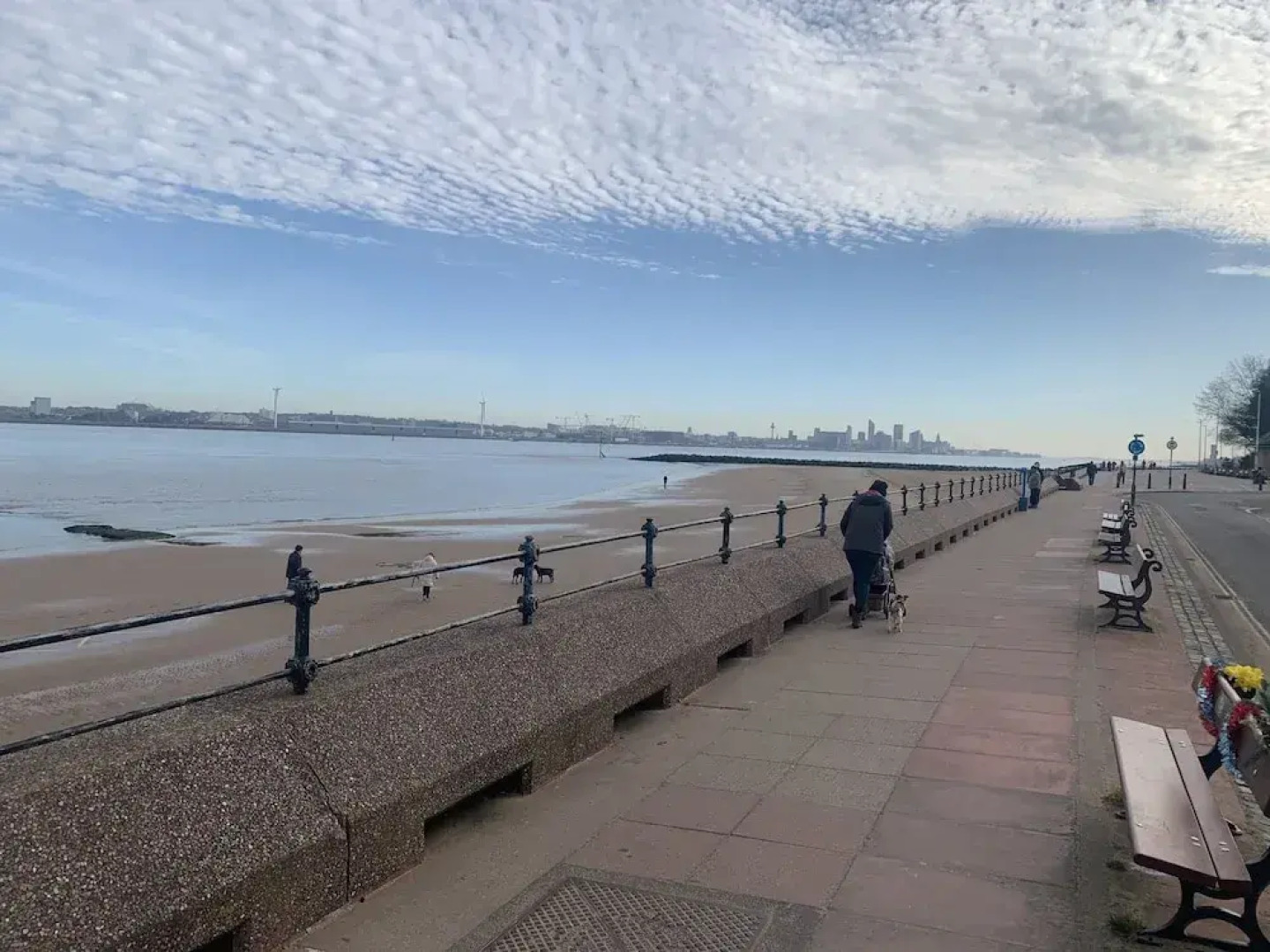 Lovely 2-bed Apartment in Wallasey, Sleeps 4