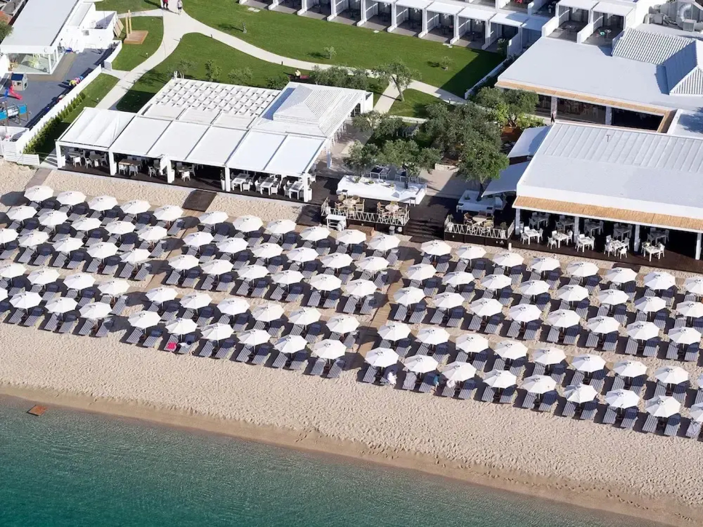 Lichnos Beach Hotel & Suites