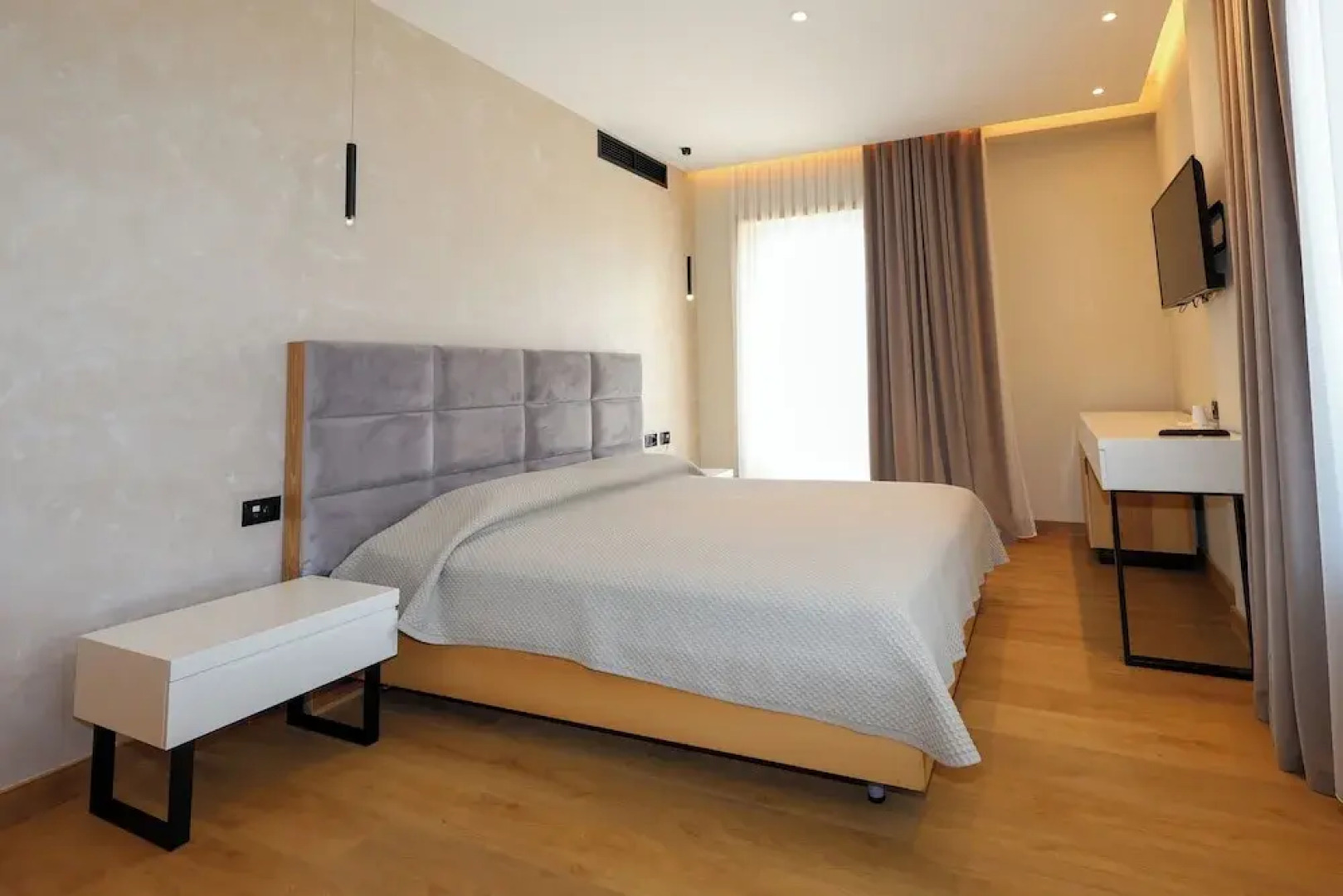 Grand White City Hotel