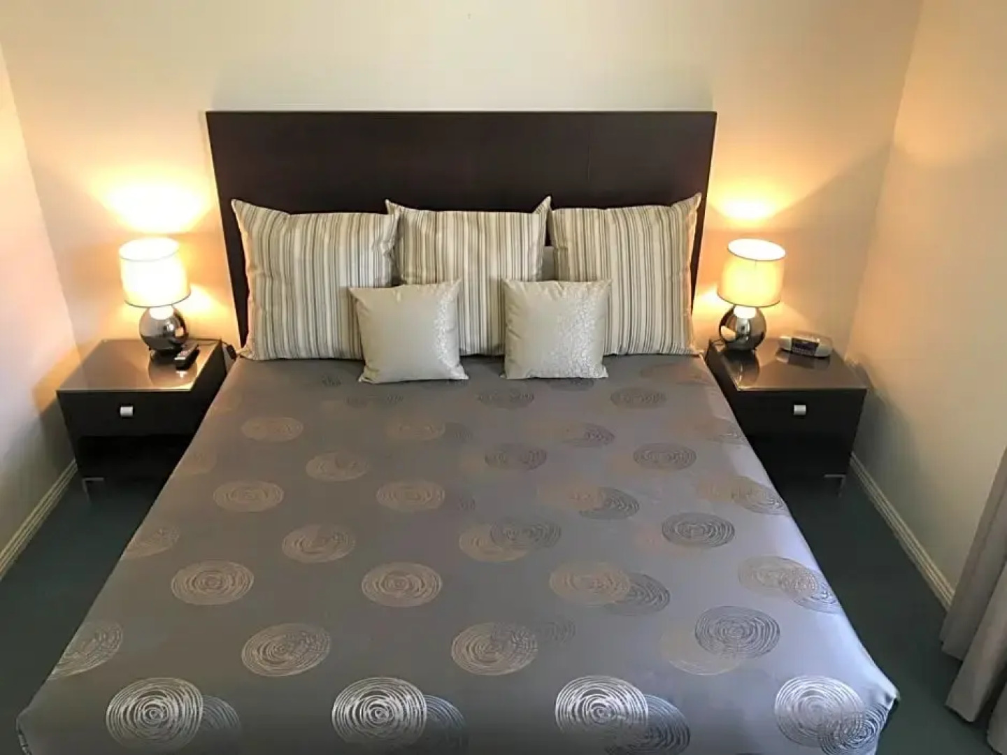 Sportsmans Motor Inn