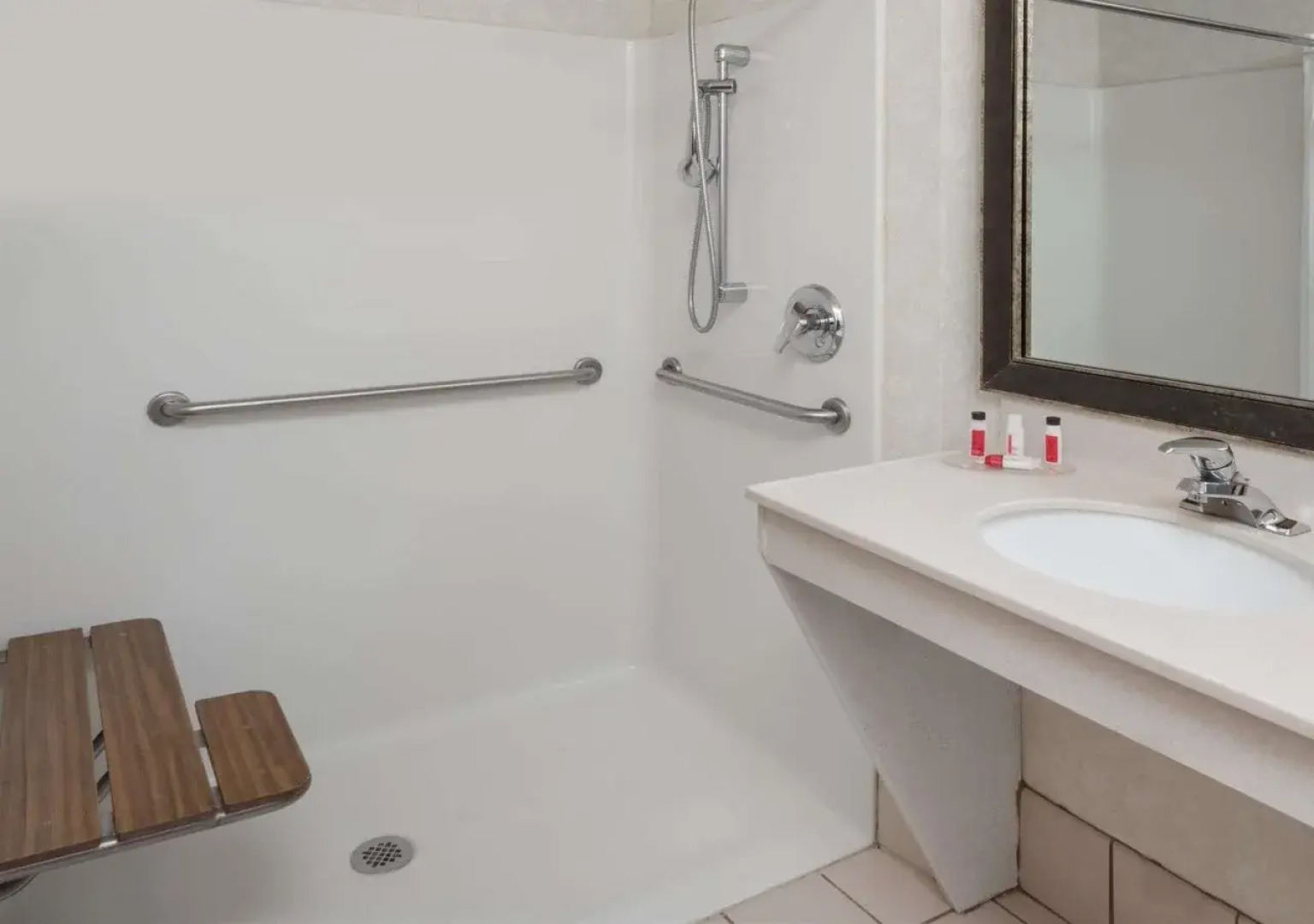 Seasons Inn & Suites Highland