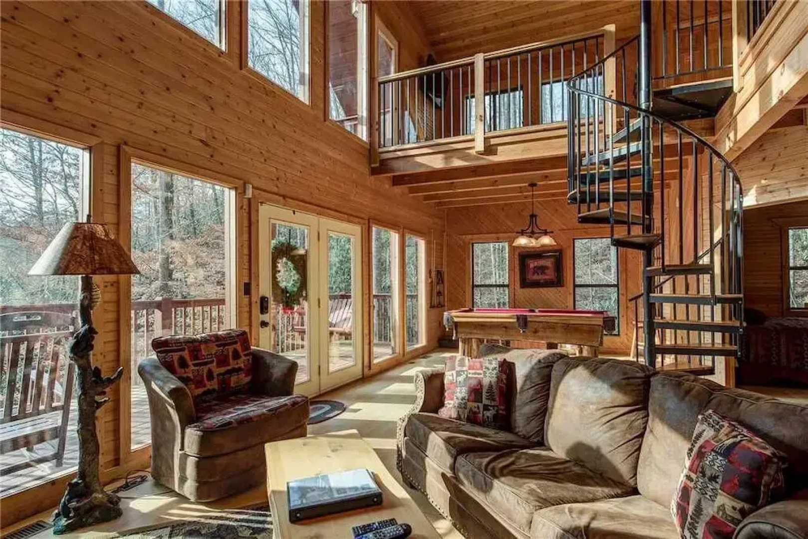 Dreams and Streams 2 Bedroom Home with Hot Tub