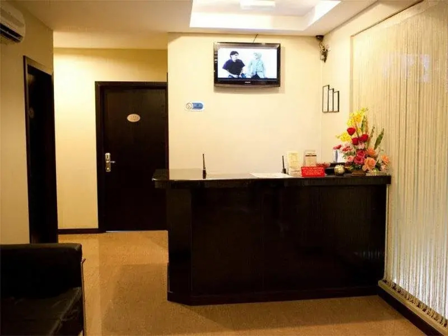 OYO 90375 Reggae Inn