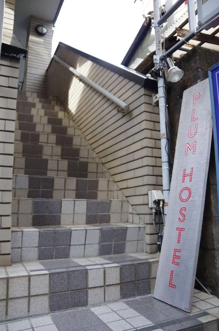 plumhostel