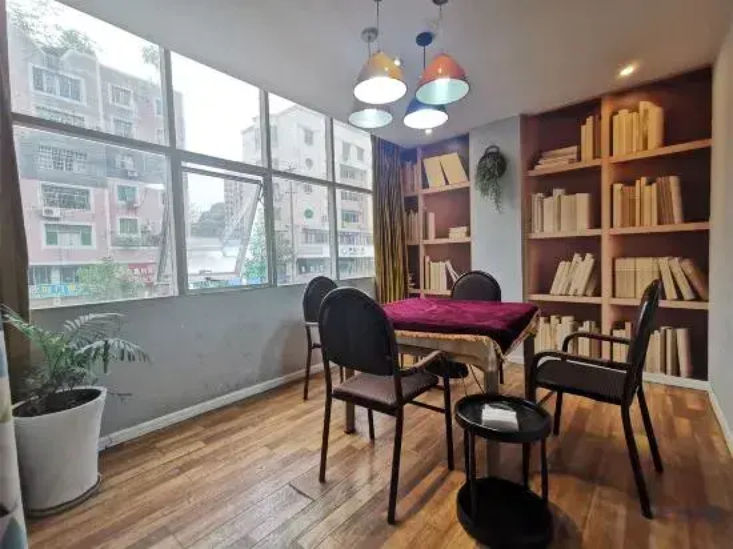 Huaying Qianli Express Hotel