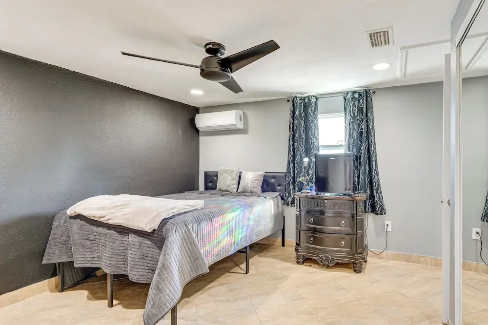 8 Mi to Sunset Beach: Home w/ Large Patio + Pool!