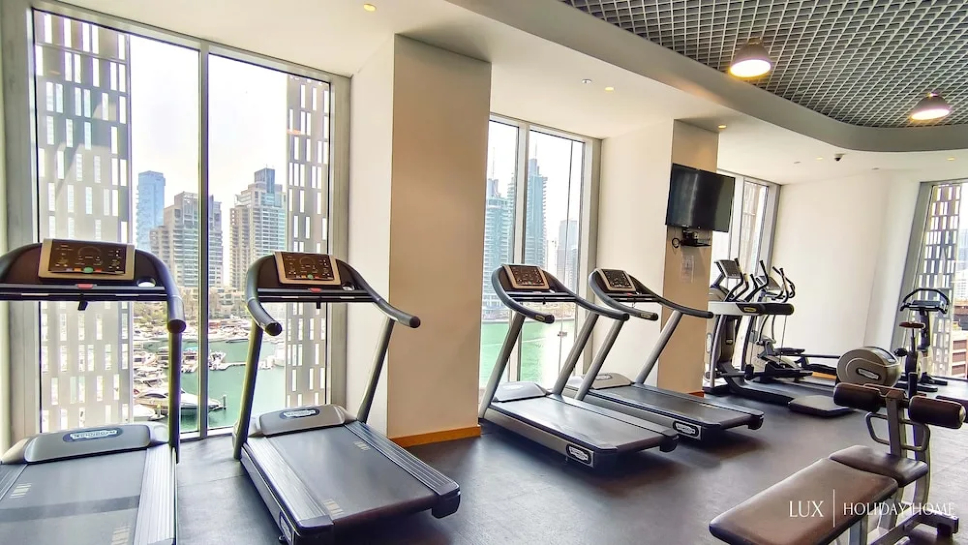 LUX  Cayan Superior Suite 4 Dubai Marina