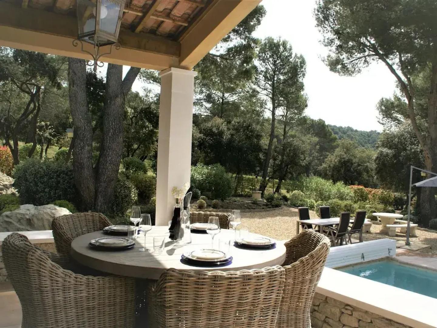Stylish Villa With Heated Swimming Pool Close to the Lovely L'isle-sur-la-sorgue