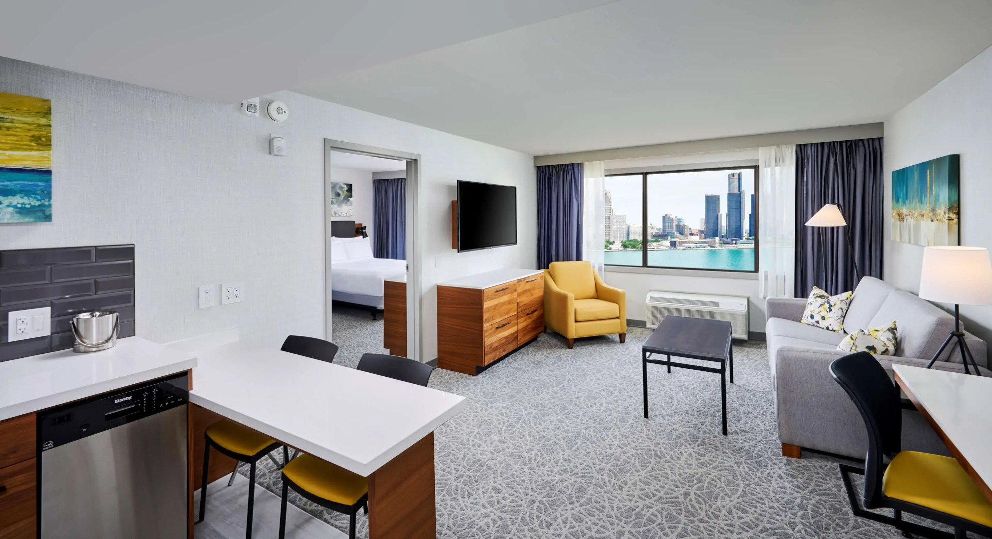 DoubleTree by Hilton Windsor Hotel & Suites