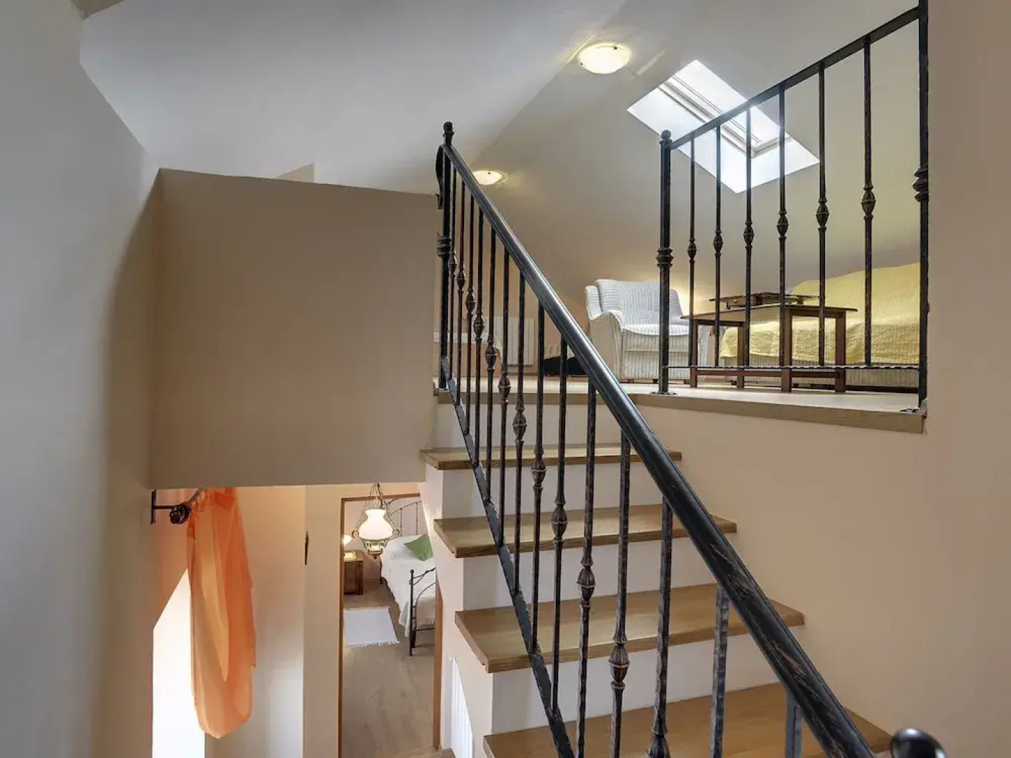 Well Maintained Holiday Home With Private Heated Pool Near the Beach