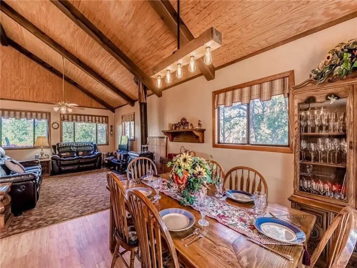 Mockingbird Cabin, 3 Bedrooms, Sleeps 8