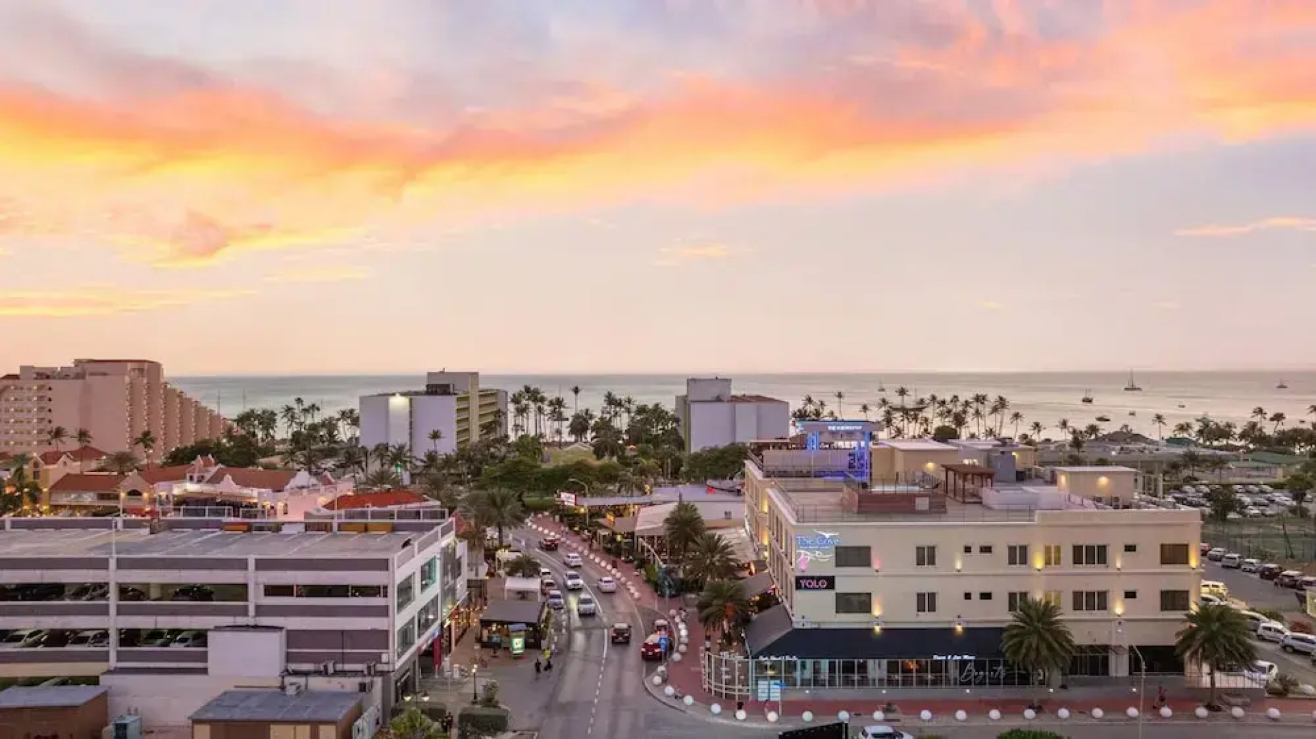 The Cove 106 in Palm Beach Aruba - Prime Location - Free Parking