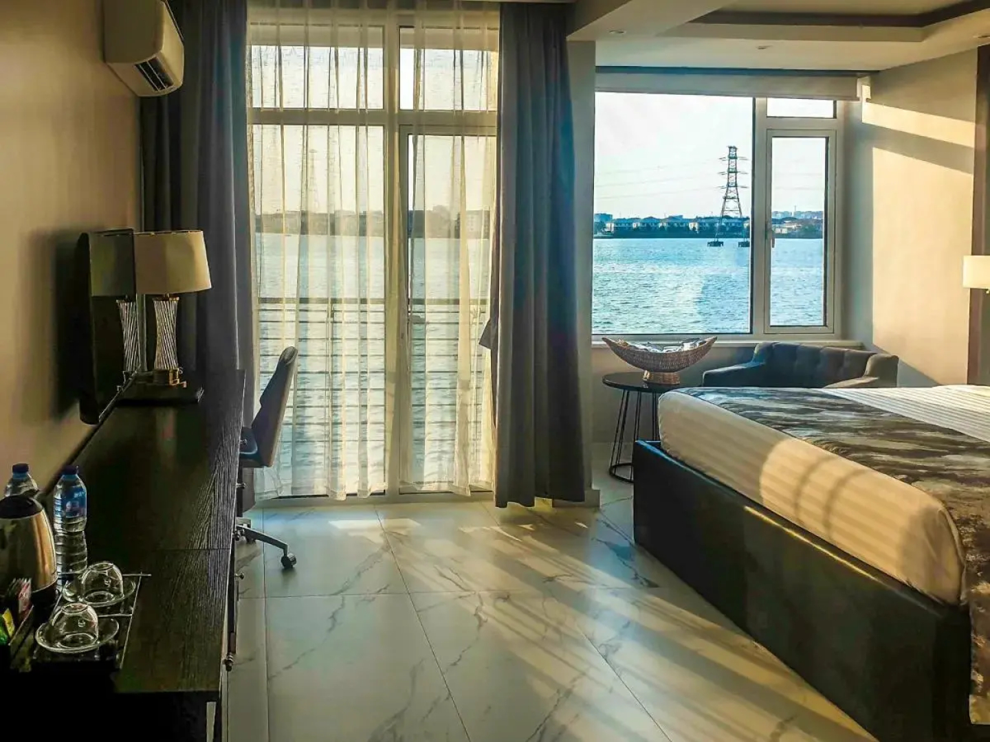 Отель The Yacht Hotel