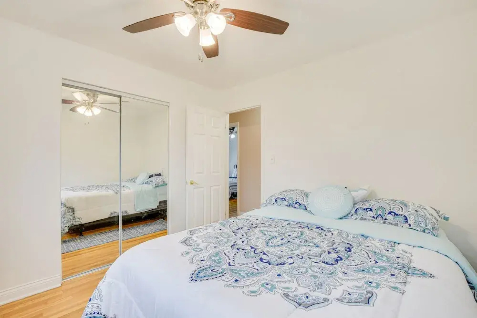 Fenced Backyard: Family Getaway in Des Plaines!