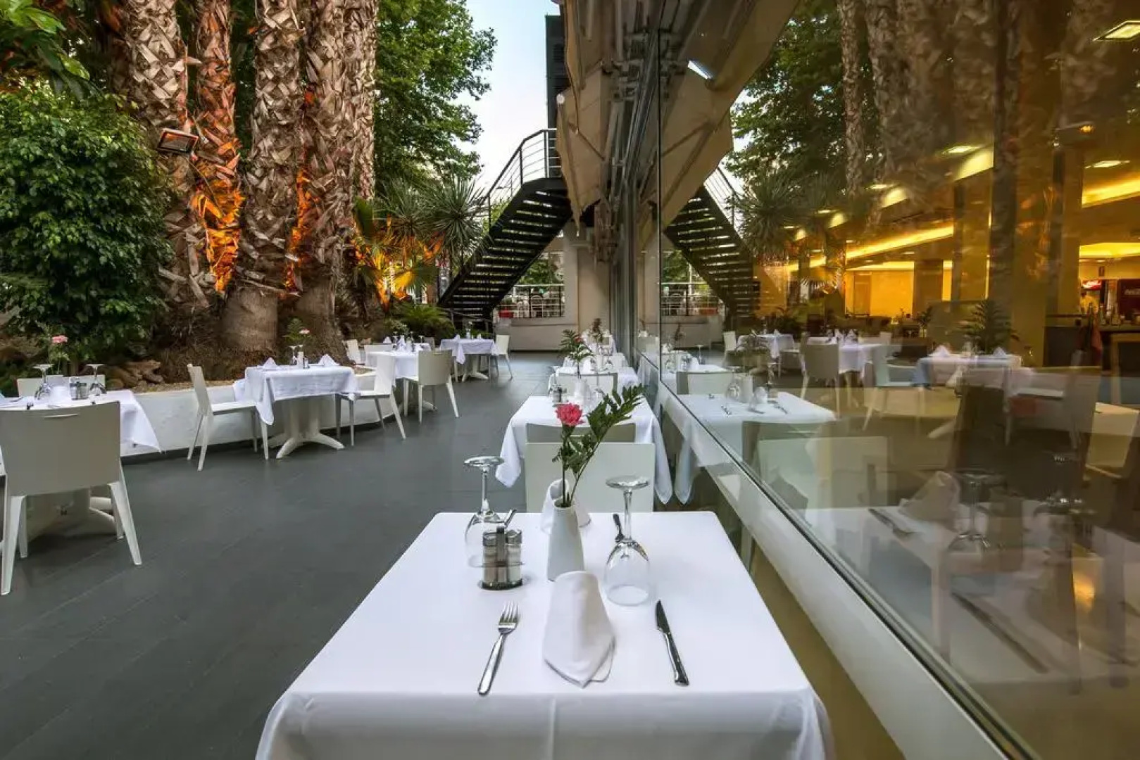 Belroy Hotel and Apartments