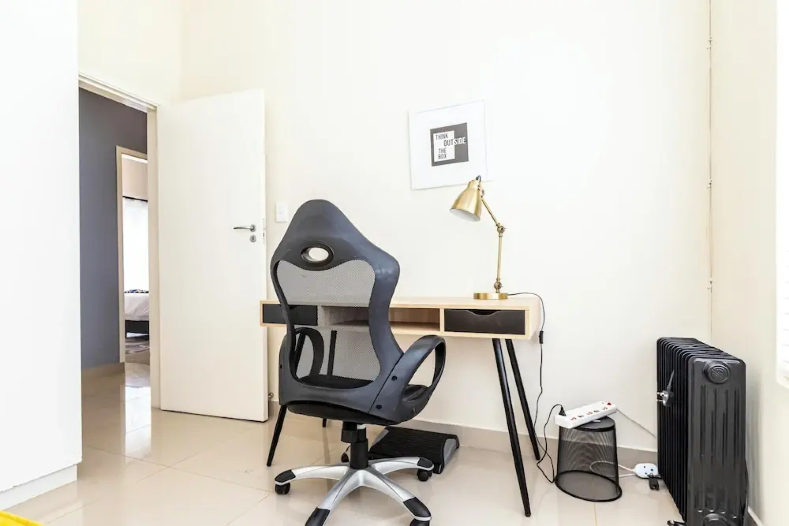 Modern Executive Unit