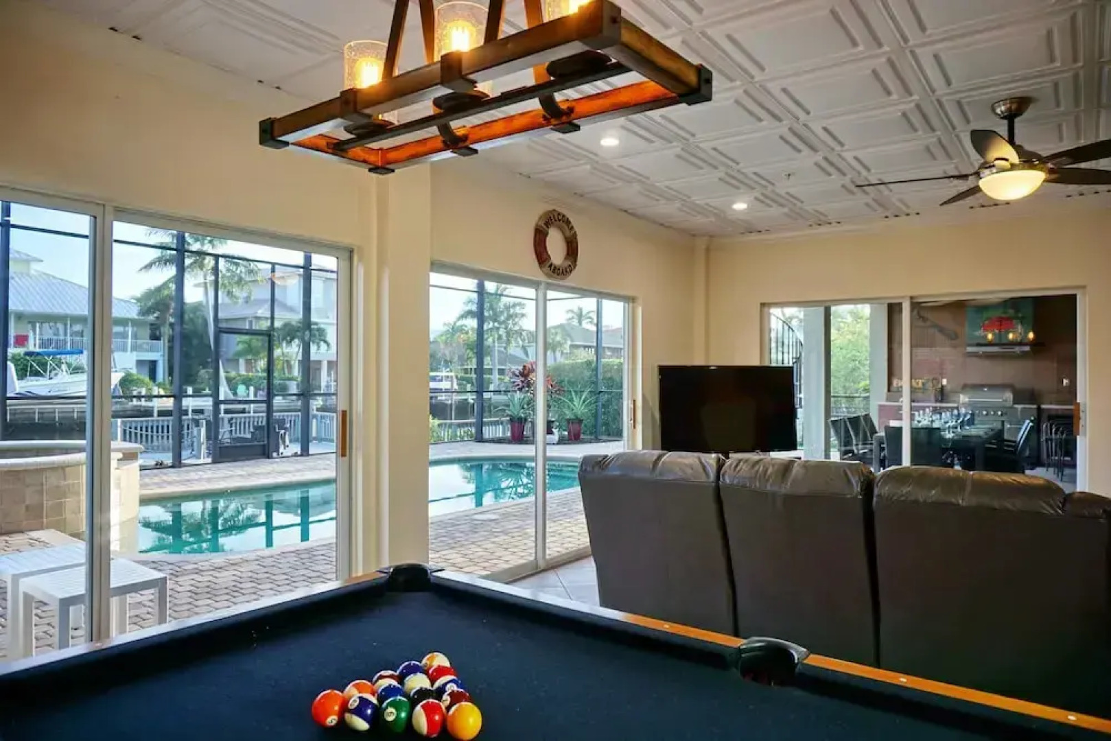 TW330 5 Bedroom Holiday Home by Marco Naples Vacation Homes