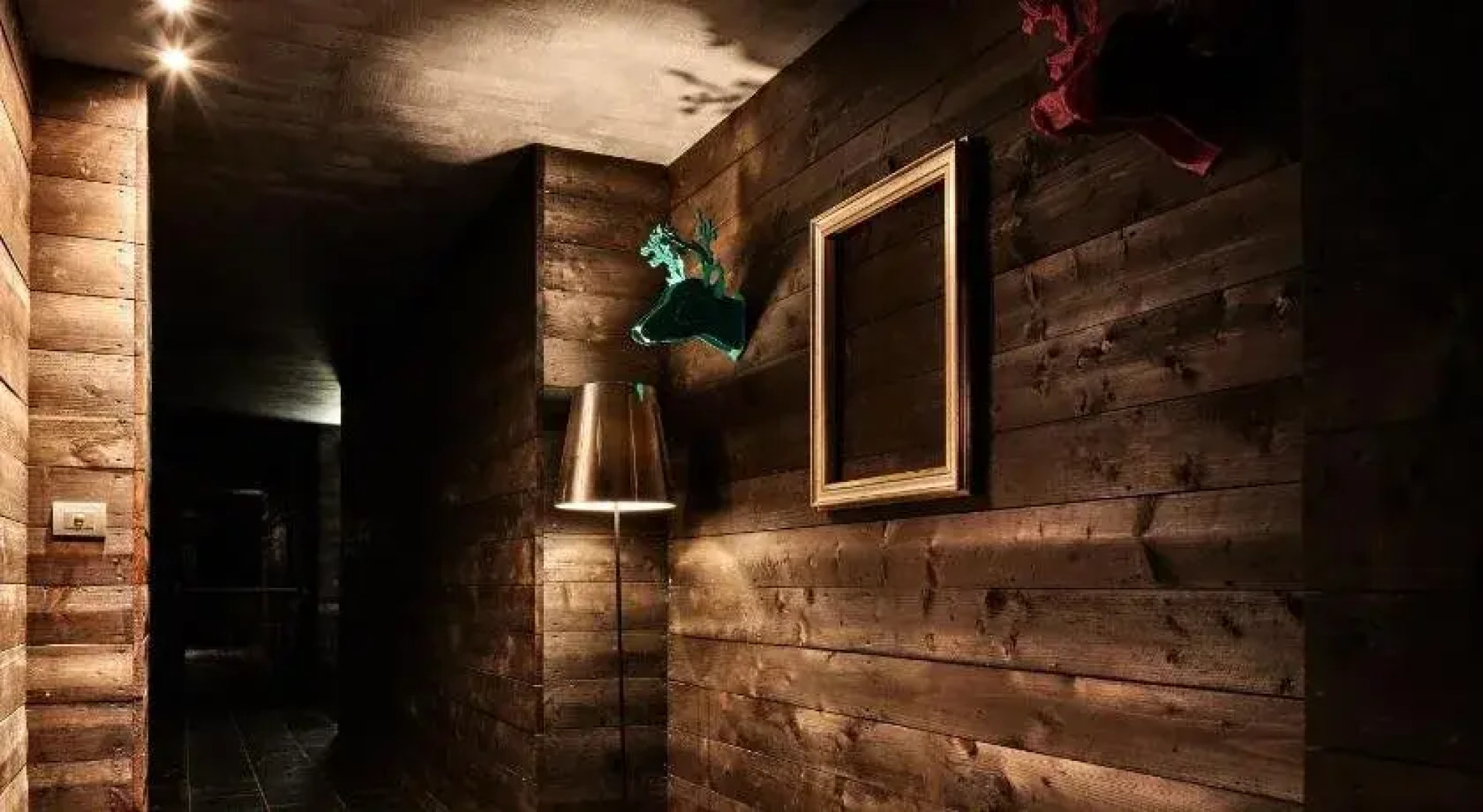 MAANJA Lake Front Suite and Restaurant