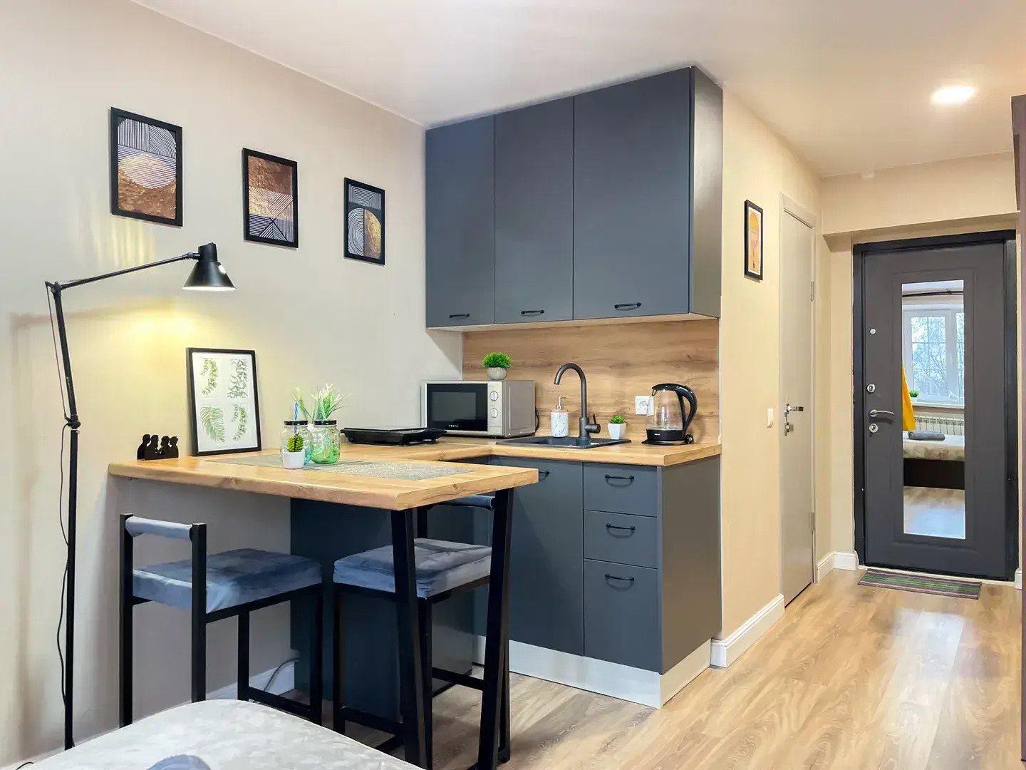 Dayker City на аллее Первой Маевки