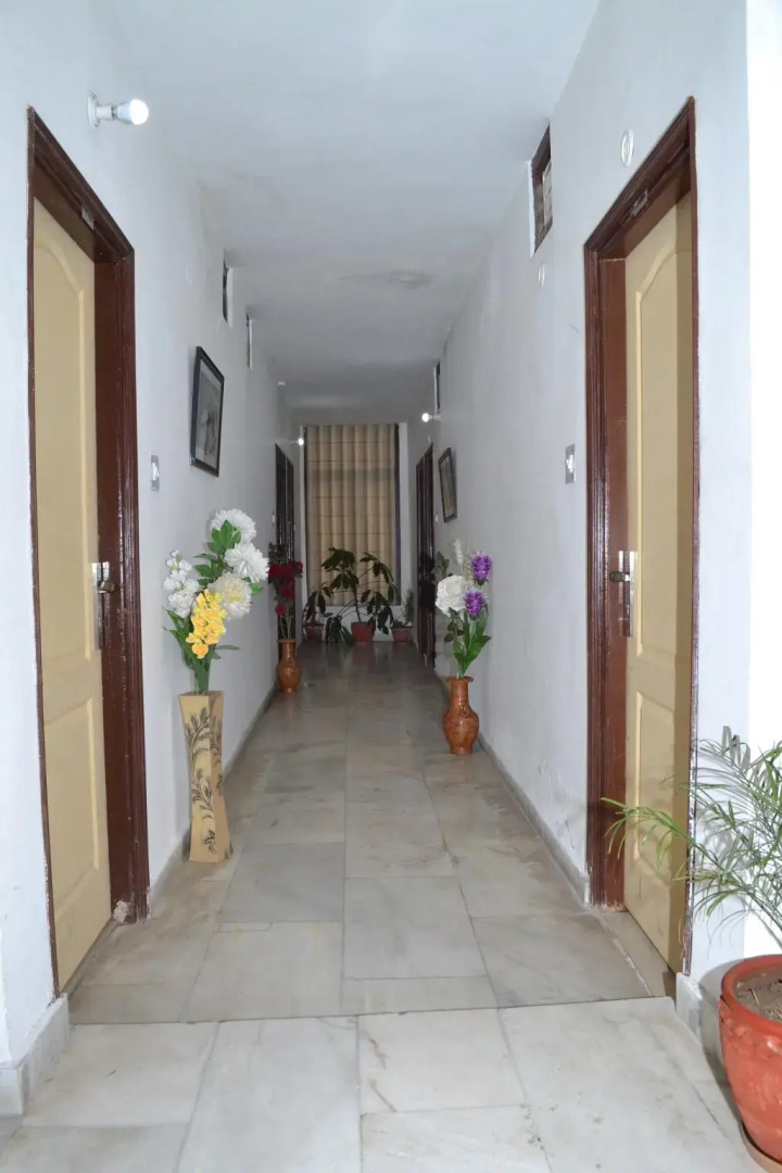 Hotel Bob's N Barley