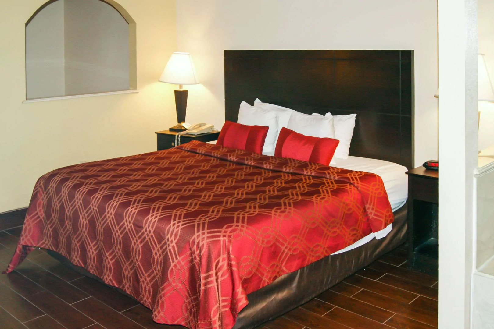 Econo Lodge Inn & Suites West - Energy Corridor