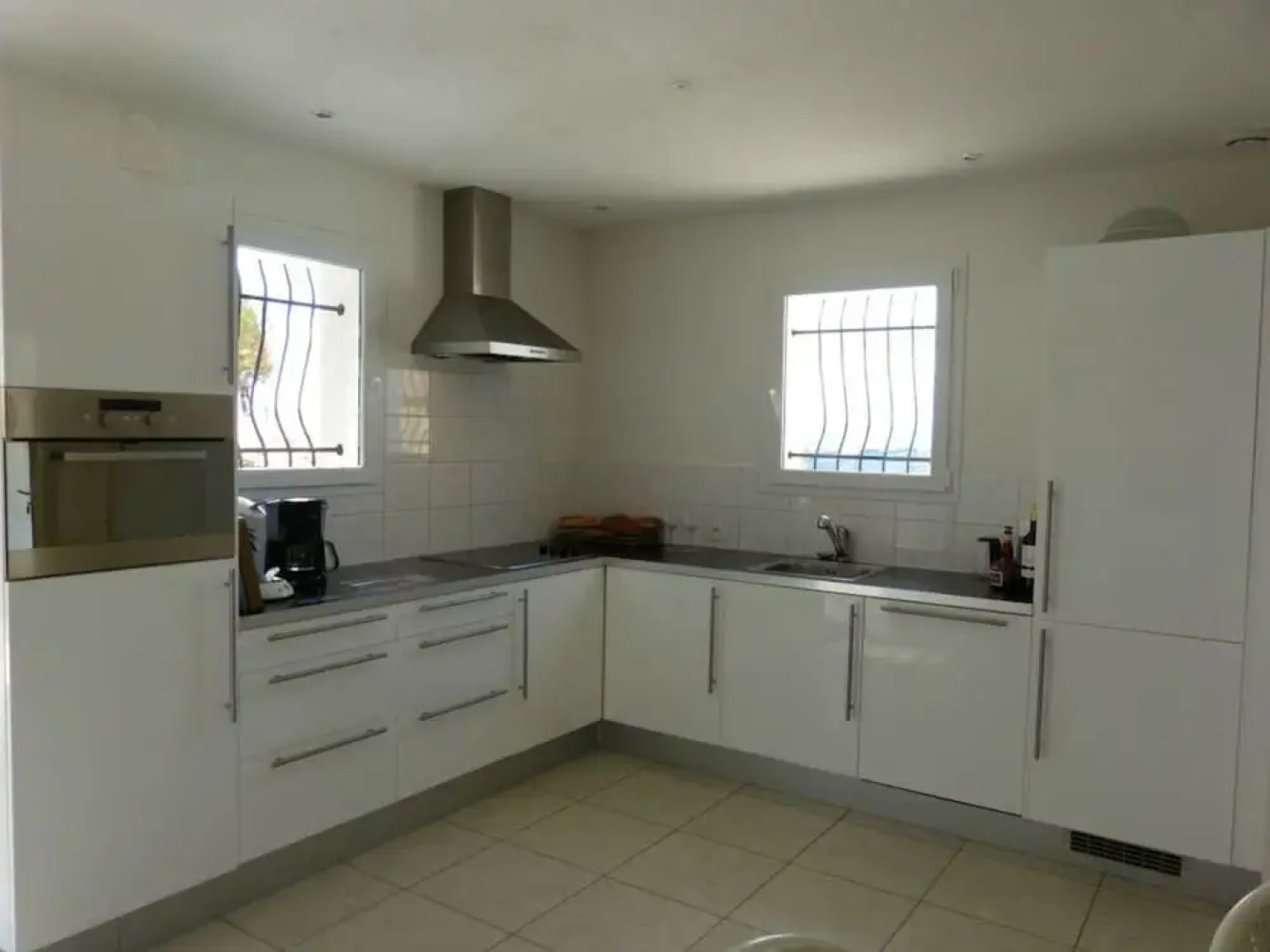 Luxurious Villa in Camplong With Jacuzzi