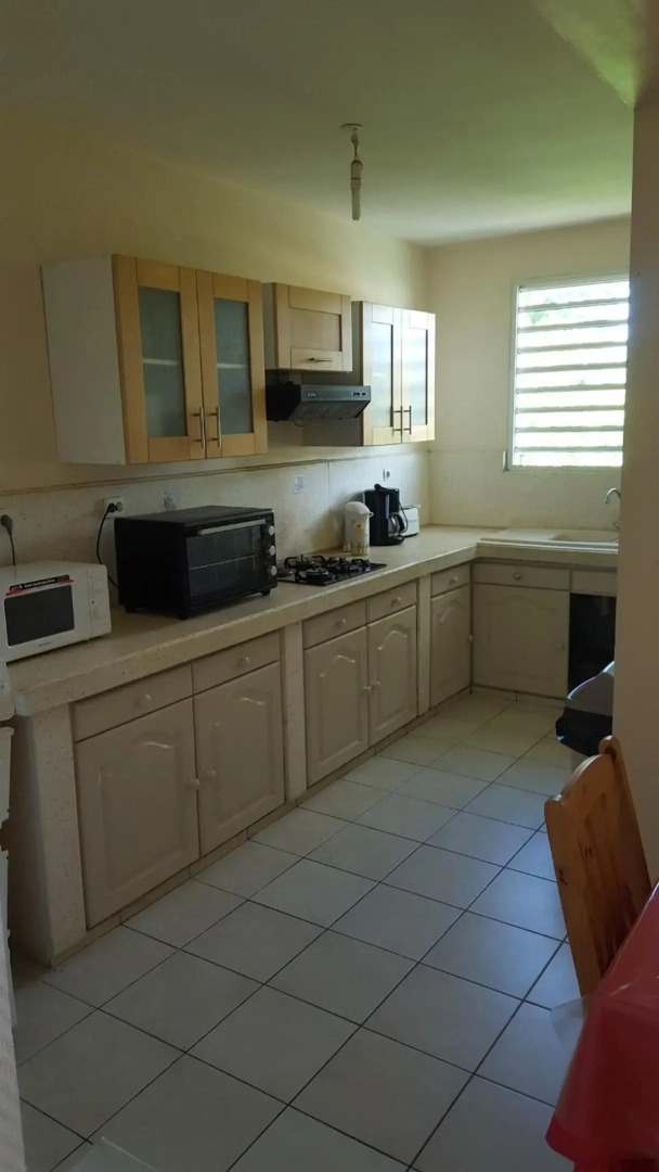 Maison de 3 chambres avec terrasse amenagee et wifi a Port Louis