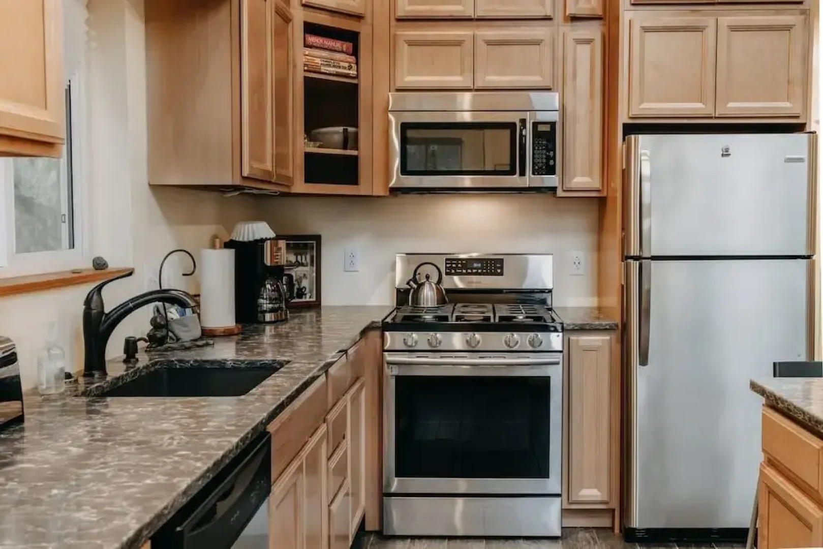 02gs - Hot Tub - Wifi - D/w - W/d - Sleeps 8 2 Bedroom Home by RedAwning