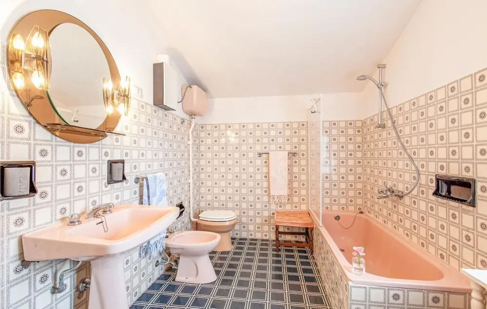 Stunning Home in Piazza al Serchio With 2 Bedrooms and Wifi