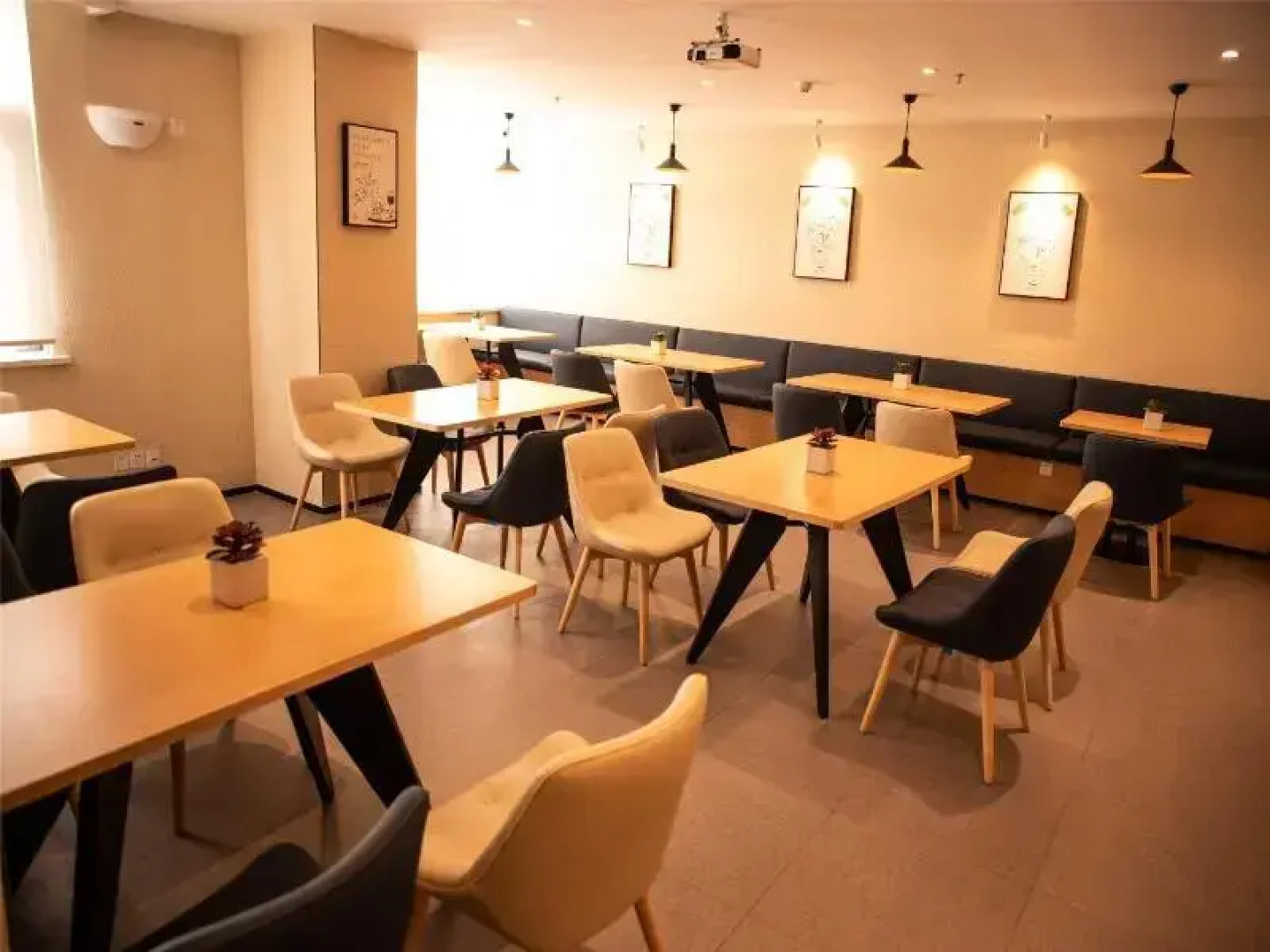 Hanting Hotel (Xinxiang Pingyuan Road)