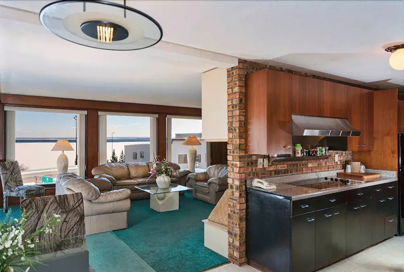 Voyageur Lakewalk Inn